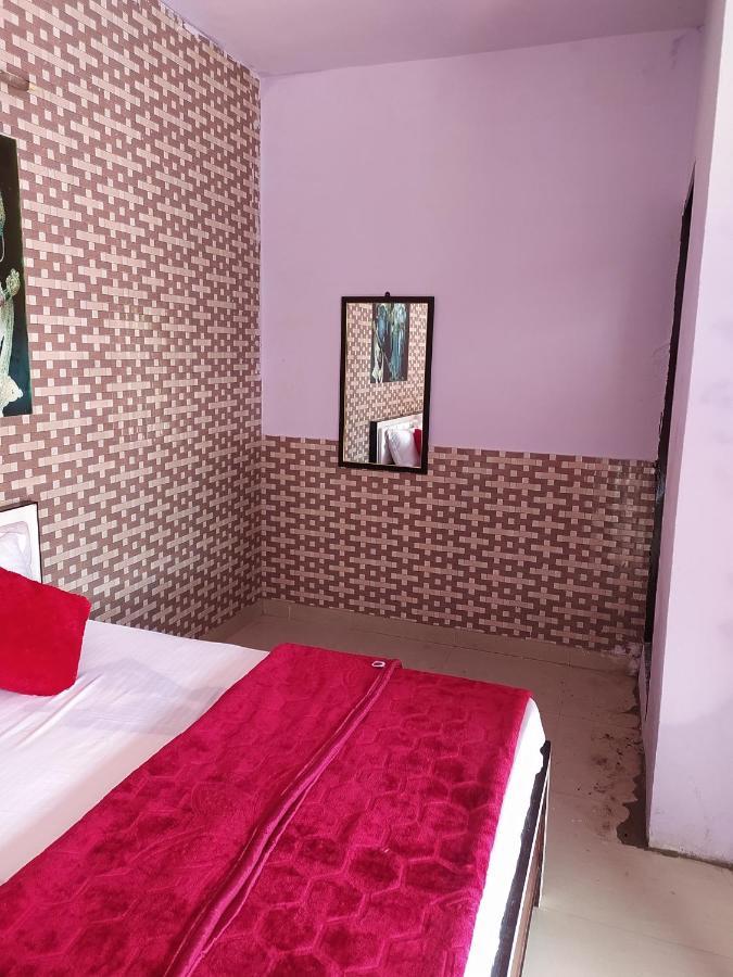 Oyo 82476 Royal Garden Газиабад Екстериор снимка