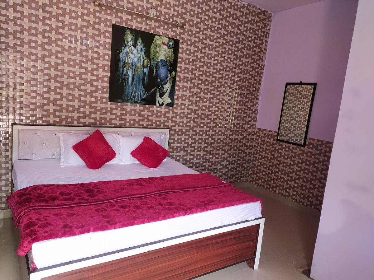 Oyo 82476 Royal Garden Газиабад Екстериор снимка