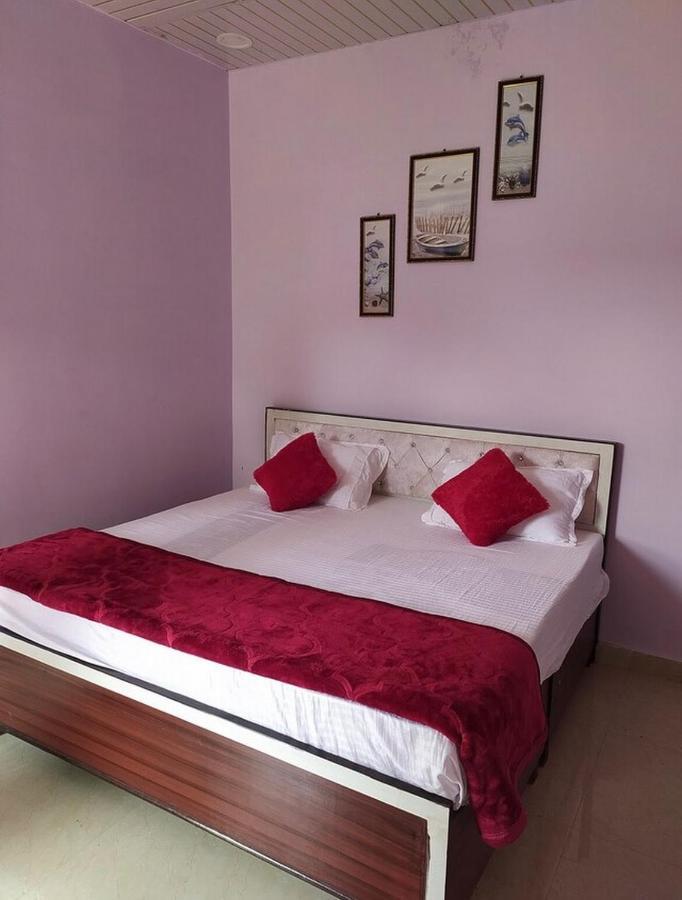 Oyo 82476 Royal Garden Газиабад Екстериор снимка